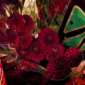 Deep red flower arrangement for a wedding in Sweden